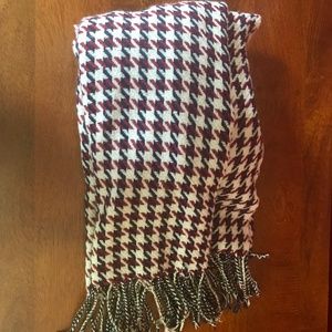 Houndstooth scarf